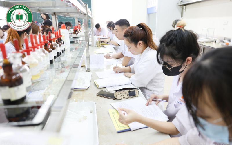 Vì sao ngành Dược luôn "Hot" trong mọi thời điểm?