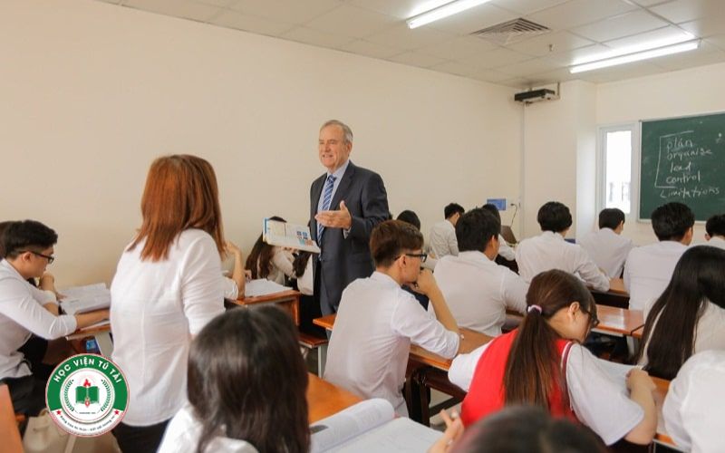 Có nên học Trung cấp Tiếng Anh không? Giải đáp chi tiết cho người mới bắt đầu 6 Học Trung cấp Tiếng Anh ra trường làm gì?