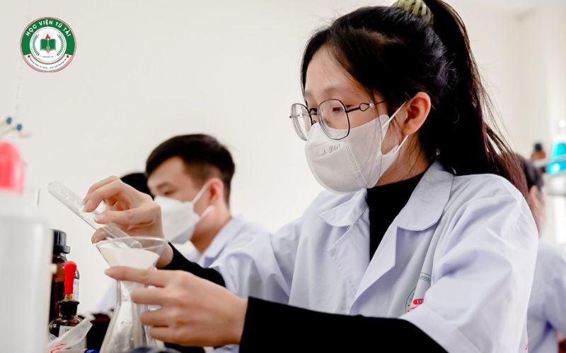 Nên làm gì khi có bằng tốt nghiệp Cao đẳng Dược? 6 Nên chọn trường nào để học tiếp hoặc nâng cao chuyên môn ngành Dược?