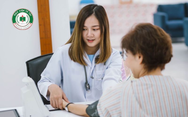 Học Y sĩ Cao đẳng có được liên thông lên Đại học Y không? 4 Vì sao nên học liên thông từ Y sĩ Cao đẳng lên Đại học Y?