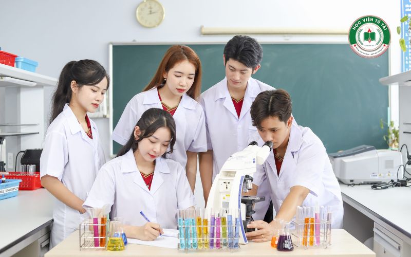 Mức lương Dược sĩ Trung cấp bao nhiêu? 5 Thu nhập Dược sĩ Trung cấp cũng phụ thuộc vào nơi làm việc và hình thức công việc