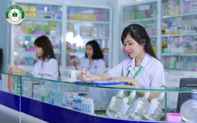 Lương Dược sĩ Trung cấp bao nhiêu? 5 Các vị trí công việc phổ biến và lương Dược sĩ Trung cấp đi kèm