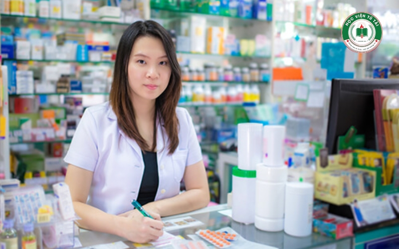 Lương Dược sĩ Trung cấp bao nhiêu? 6 Yếu tố ảnh hưởng đến lương Dược sĩ Trung cấp