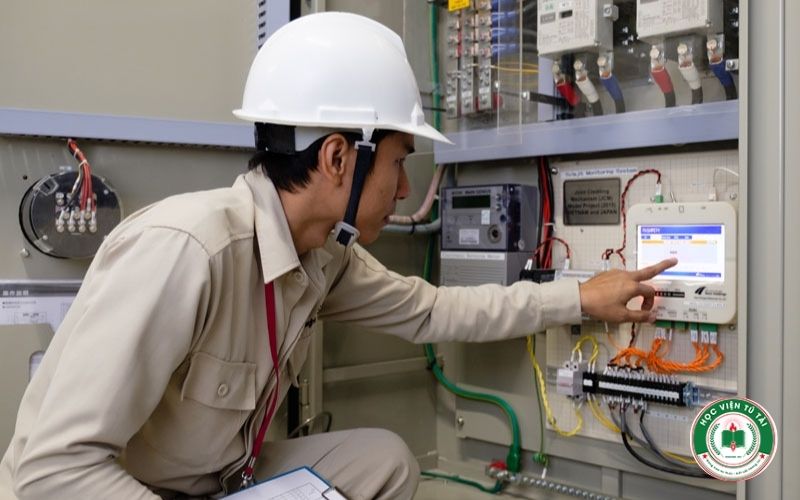 Tại sao nên học Cao đẳng Điện công nghiệp ở Học Viện Tú Tài?