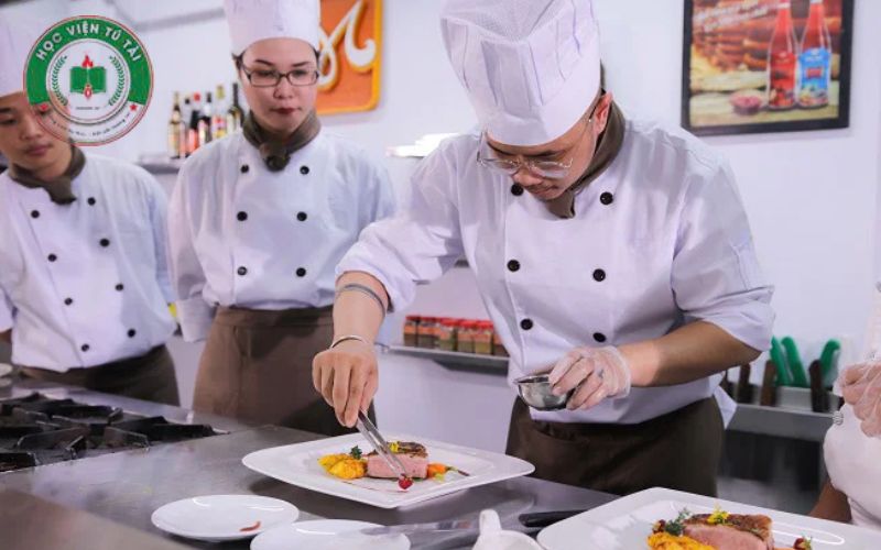 Học xong Trung cấp Kỹ thuật Chế biến Món ăn có dễ xin việc không? 5 Những kỹ năng cần có khi theo học Trung cấp Kỹ thuật Chế biến Món ăn
