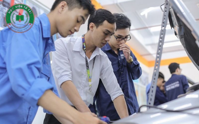 Tuyển sinh Trung cấp Công nghệ Ô tô Mới nhất 5 Những ưu điểm khi học Trung cấp Công nghệ Ô tô tại Học Viện Tú Tài