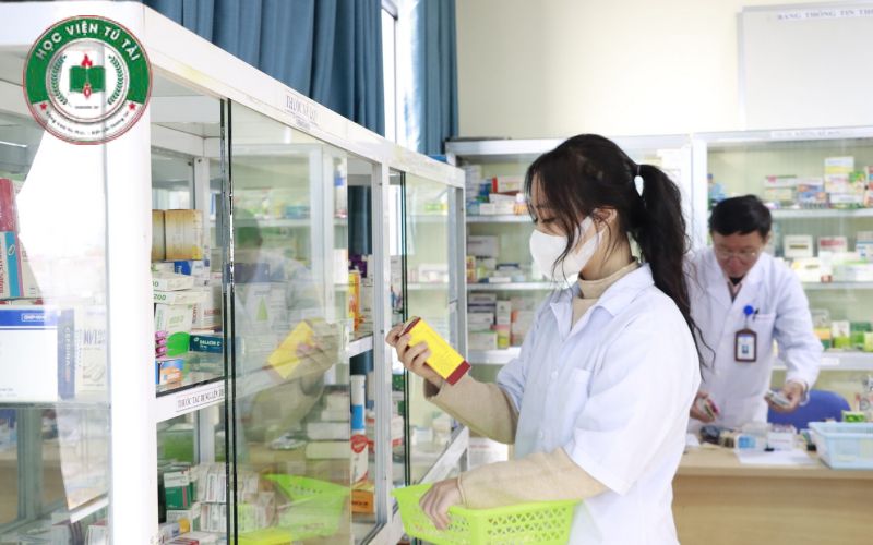 Thông báo xét tuyển Trung cấp Dược Vừa học Vừa làm tại Học Viện Tú Tài 
