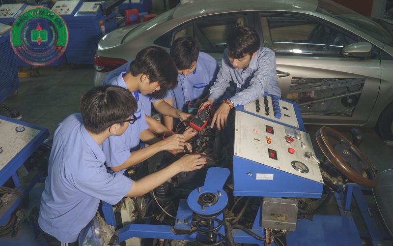 Tuyển sinh Trung cấp Công nghệ Ô tô Mới nhất 4 Trung cấp Công nghệ Ô tô là gì?