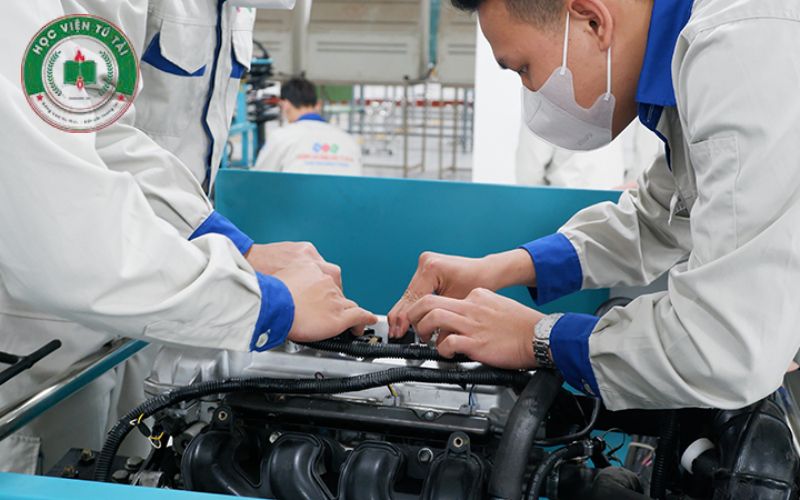 Những lợi ích học Trung cấp Công nghệ ô tô Chính quy mang lại 4 Học Trung cấp Công nghệ ô tô Chính quy mang lại những lợi ích gì?