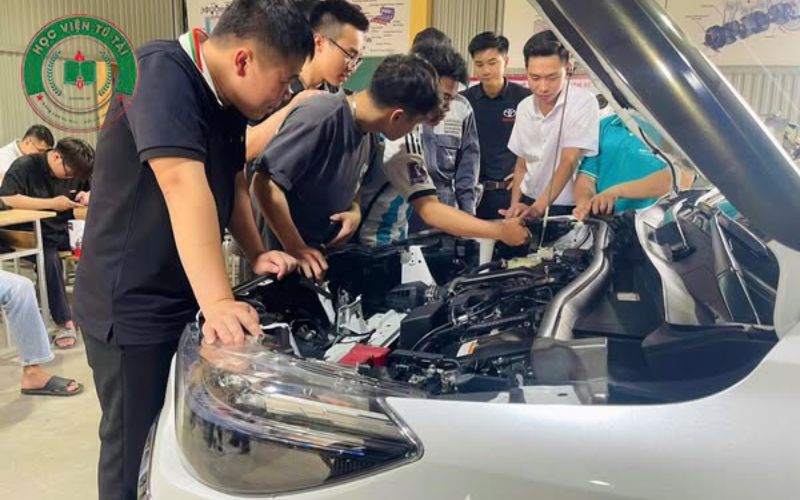 Chương trình đào tạo: Công nghệ Ô tô chuẩn Bộ chuẩn 5 Mục tiêu đào tạo ngành Công nghệ Ô tô