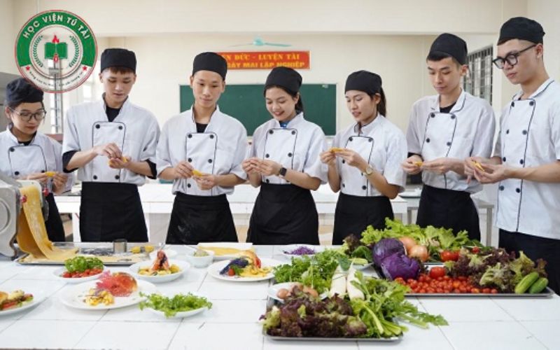 Thông báo xét tuyển Trung cấp Kỹ thuật chế biến món ăn Cấp tốc tại Học Viện Tú Tài