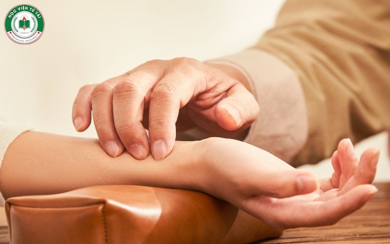 Tổ hợp xét tuyển Cao đẳng Y học cổ truyền và học phí năm 2026 4 Tổ hợp xét tuyển Cao đẳng Y học cổ truyền