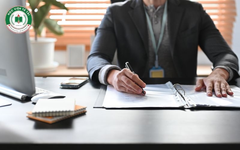 Chương trình Trung cấp Quản trị kinh doanh hệ văn bằng 2 là gì?