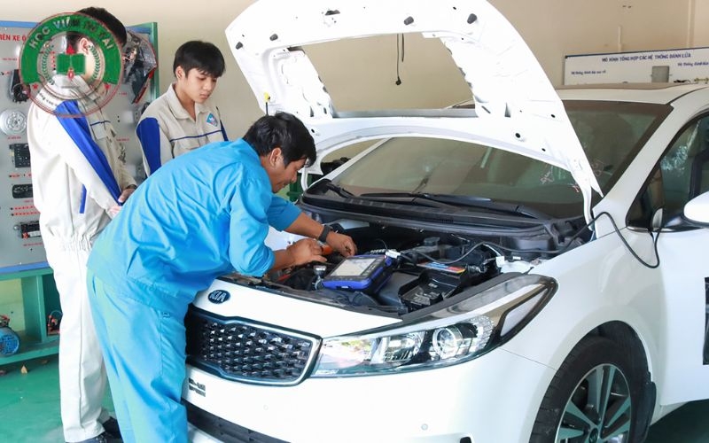 Tại sao phải học ngành Công nghệ Ô tô hệ vừa học vừa làm ngay lúc này?