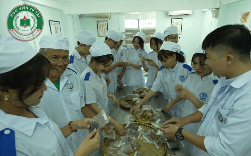 Giá trị thực tế của tấm bằng Bác sĩ YHCT sau khi liên thông