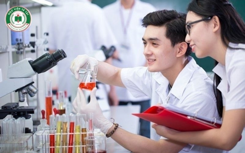 Điều kiện liên thông Dược sĩ hệ vừa học vừa làm năm 2026 có khó không?