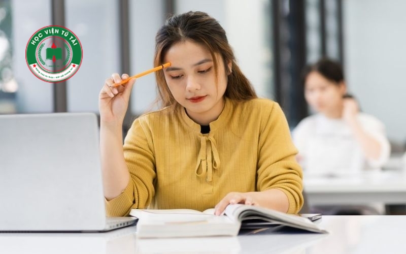 Thông tin tuyển sinh văn bằng 2 Trung cấp Tiếng Anh hệ vừa học vừa làm