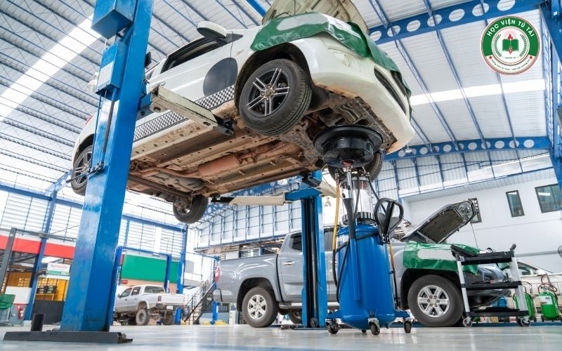 Học phí Trung cấp Công nghệ Ô tô hệ chính quy tập trung