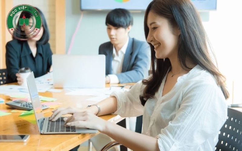 Học Trung cấp Quản trị doanh nghiệp vừa học vừa làm là gì?