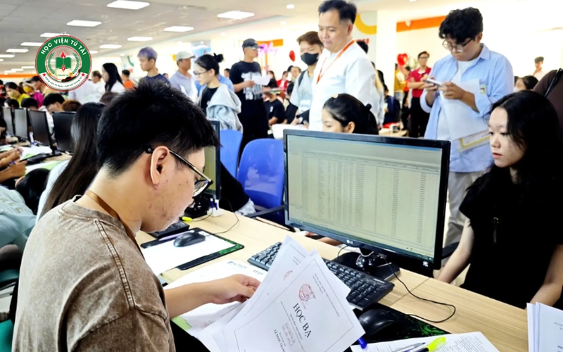 Các khoản chi phí hành chính khi theo Trường Trung cấp học cuối tuần cần lưu ý gì?