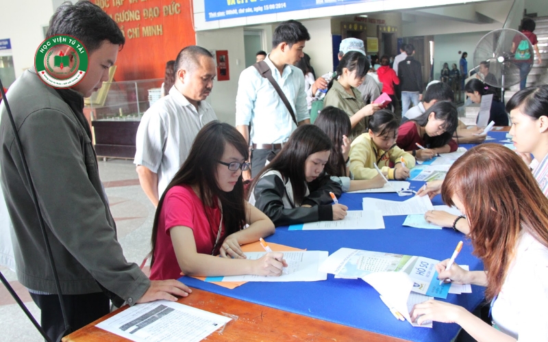 Học tại trường trung cấp học ngoài giờ hành chính là như thế nào?