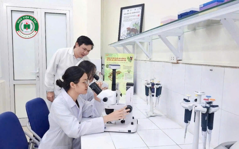 Trường trung cấp học online bằng chính đào tạo như thế nào?