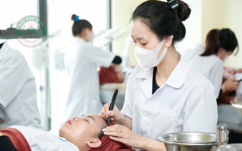 Chương trình học ngành chăm sóc sắc đẹp học t7/cn đào tạo những gì?