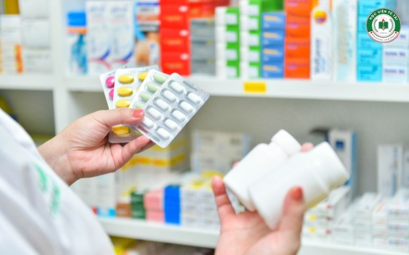 Học từ xa Trung cấp ngành Dược bao lâu? Học phí bao nhiêu? 6 Thông tin tuyển sinh học từ xa Trung cấp ngành Dược tại Học Viện Tú Tài