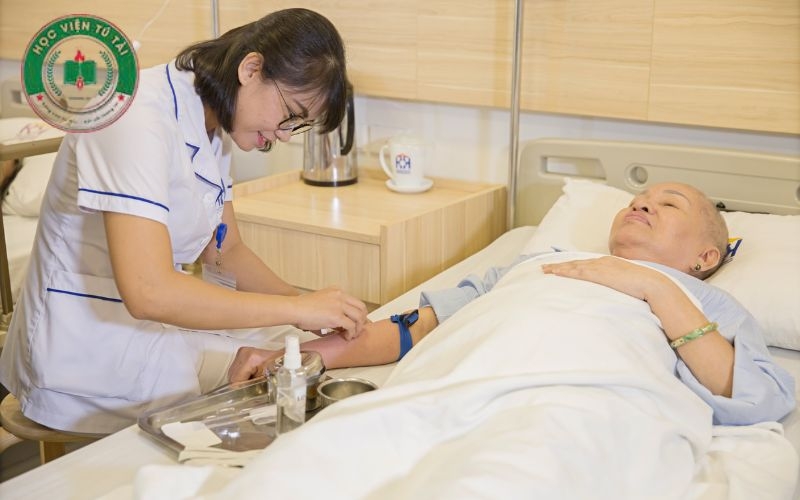 Khóa liên thông ngành Điều dưỡng học cuối tuần 4 Giá trị thực tiễn từ khóa liên thông ngành Điều dưỡng học cuối tuần