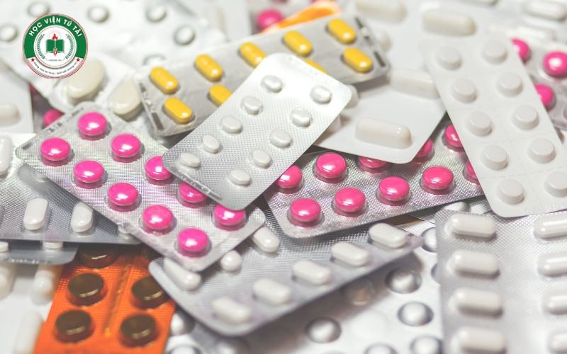 Liên thông Trung cấp Dược lên Cao đẳng: Điều kiện xét tuyển như nào? 4 Điều kiện xét tuyển liên thông Trung cấp Dược lên Cao đẳng gồm những gì?