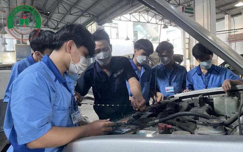 Thông tin tuyển sinh Trung cấp online ngành Công nghệ ô tô tại Học Viện Tú Tài