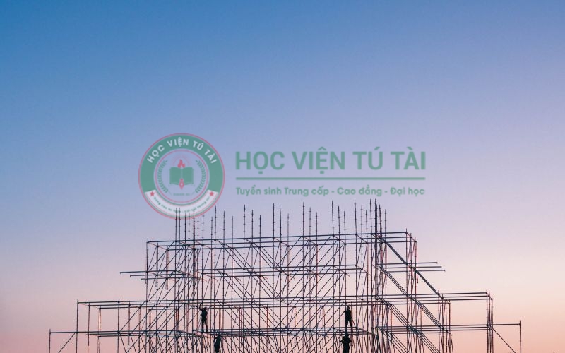 Thời gian học trung cấp ngành kỹ thuật xây dựng trực tuyến ngắn hơn bao lâu so với hệ tập trung?