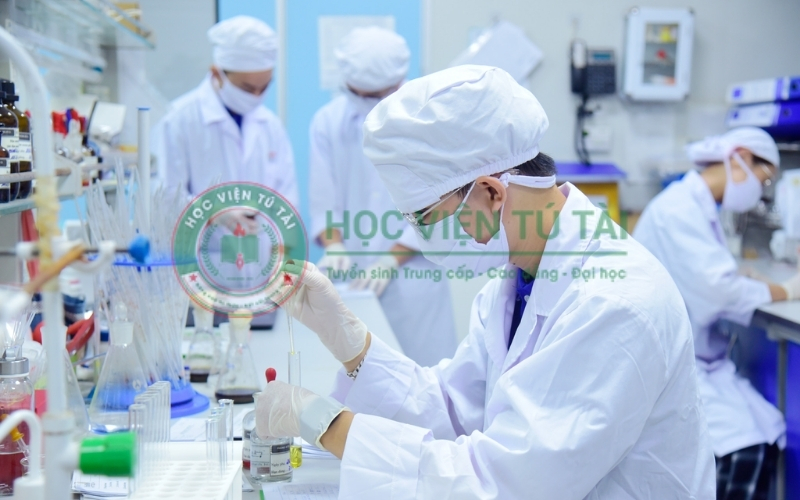 Chi phí học từ xa ngành Dược bao nhiêu tiền?