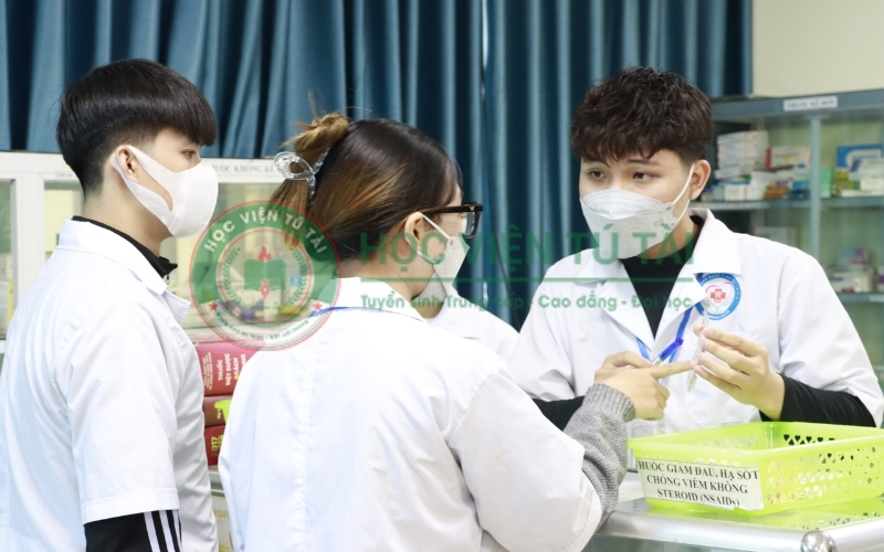 Học từ xa ngành Dược vận hành như thế nào và có ưu điểm gì?