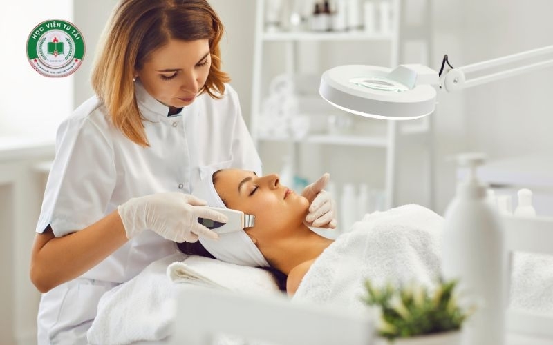 Đăng ký học cấp tốc ngành chăm sóc sắc đẹp đào tạo từ xa - Xét tuyển online 4 Lợi ích thực tế khi chọn ngành chăm sóc sắc đẹp đào tạo từ xa