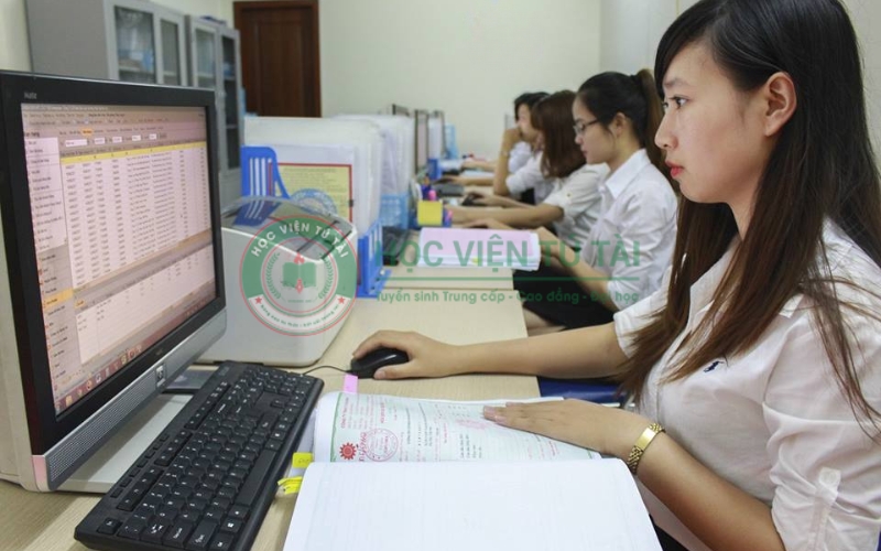 Giá trị văn bằng khi tốt nghiệp Trung cấp Kế toán cho người đi làm
