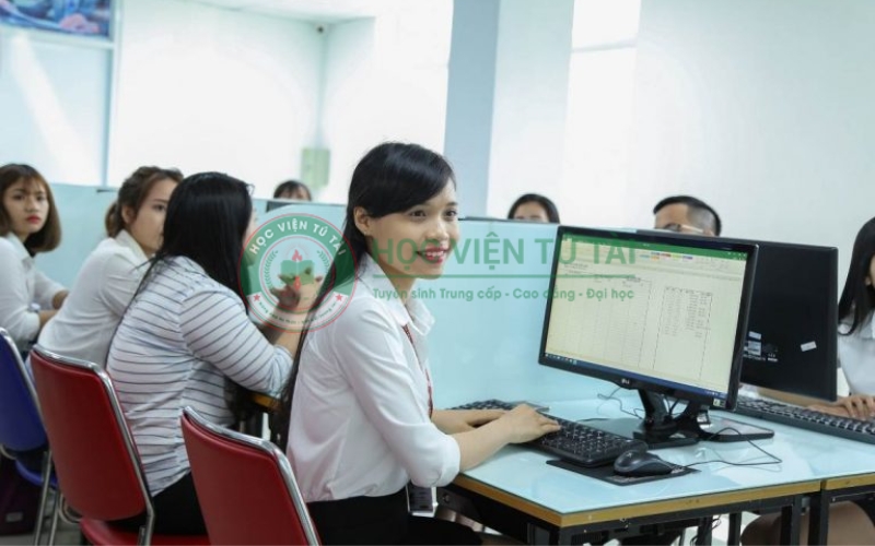 Hình thức học Trung cấp Kế toán cho người đi làm