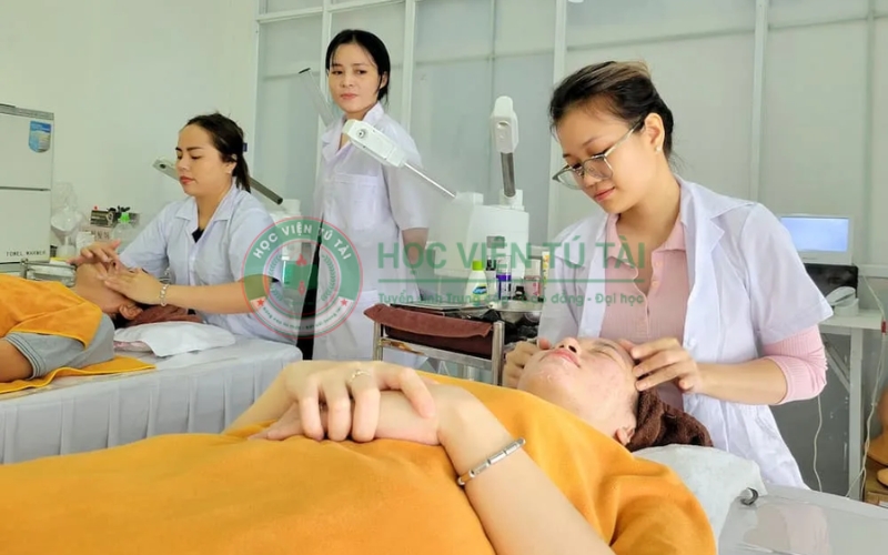 Học phí của Trường Trung cấp Thẩm mỹ tại TPHCM khoảng bao nhiêu?
