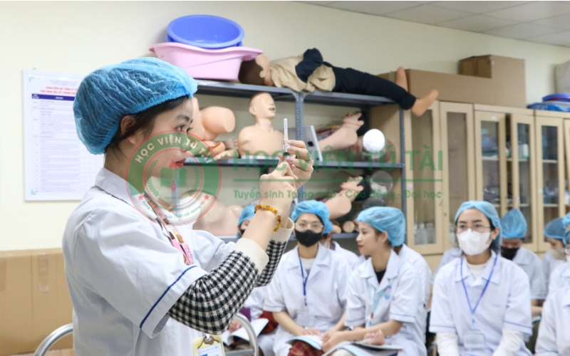 Học phí Trung cấp Y sĩ đa khoa bao nhiêu