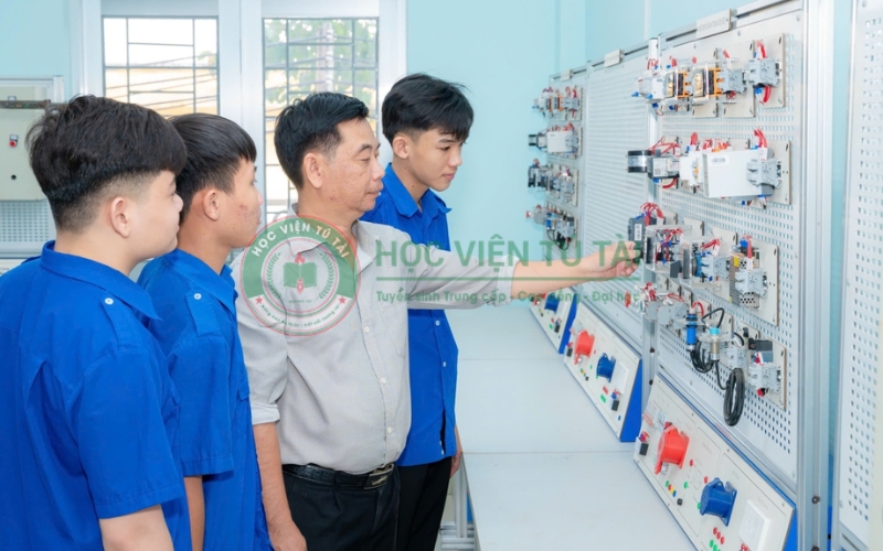 Khóa học Cao đẳng Điện Từ xa dành cho người bận rộn