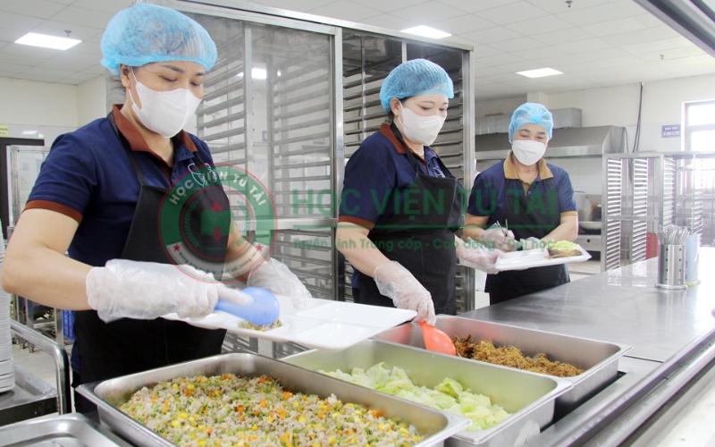 Lớp Trung cấp Nấu ăn Online từ xa mới nhất 6 Ngành Trung cấp Nấu ăn Online phù hợp để làm công việc gì?