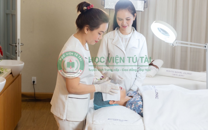 Trường Trung cấp Thẩm mỹ có học phí thấp tại TPHCM 