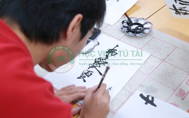 Học Trung cấp Tiếng Trung vừa học vừa làm bao lâu có bằng? 5 Ai phù hợp với khóa học Trung cấp Tiếng Trung vừa học vừa làm
