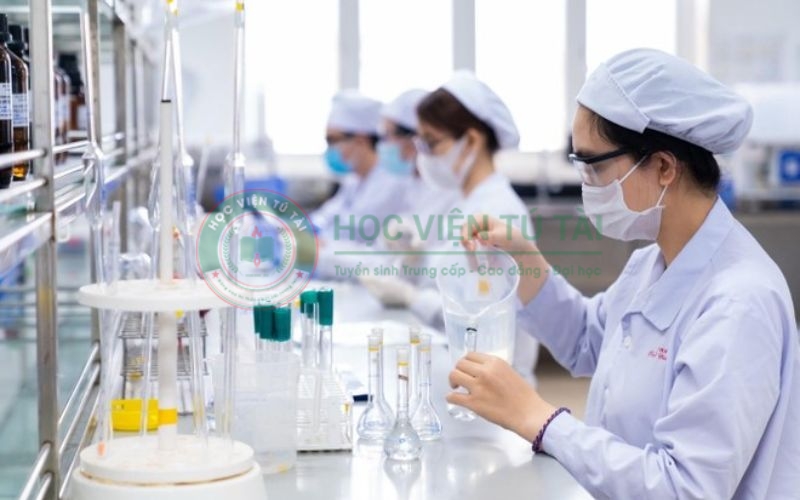 Các yếu tố ảnh hưởng đến học phí Trung cấp Dược hệ vừa học vừa làm
