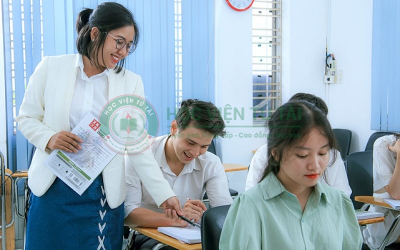 Học phí Trung cấp Tiếng trung Vừa học Vừa làm so với chính quy