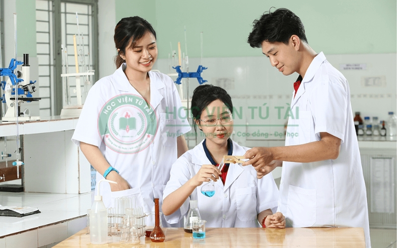 Thời gian học Trung cấp Dược hệ vừa học vừa làm 5 Khóa học Trung cấp Dược hệ vừa học vừa làm phù hợp với ai?