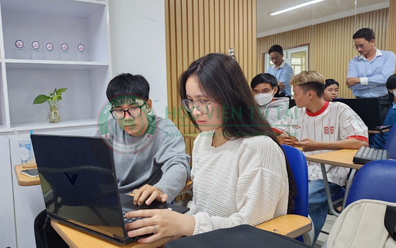 Những trường nào có khóa học Trung cấp CNTT xét tuyển Online?